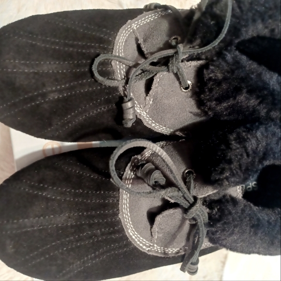 NEW! Womens fur, suede bootie with laces, blk, by Bear traps . SIZE 9 - Picture 2 of 8
